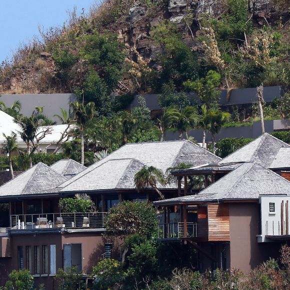 On peut profiter de 8 chambres avec salles de bains et d'une piscine chauffée

Villa Jade - Maison de Johnny Hallyday et Laeticia Hallyday à Saint-Barthélemy, Antilles françaises, le 19 avril 2018. Photo par ABACAPRESS.COM