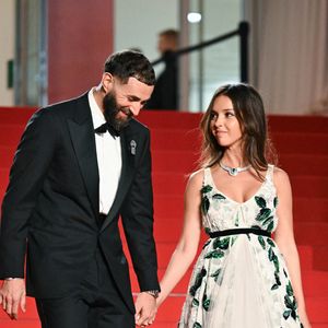 Karim Benzema et Lyna Khoudri assistent à la première de 13 Jours 13 Nuits à Cannes, France, le 23 mai 2025 dans le cadre du 78ème Festival de Cannes. Photo par Aurore Marechal/ABACAPRESS.COM
