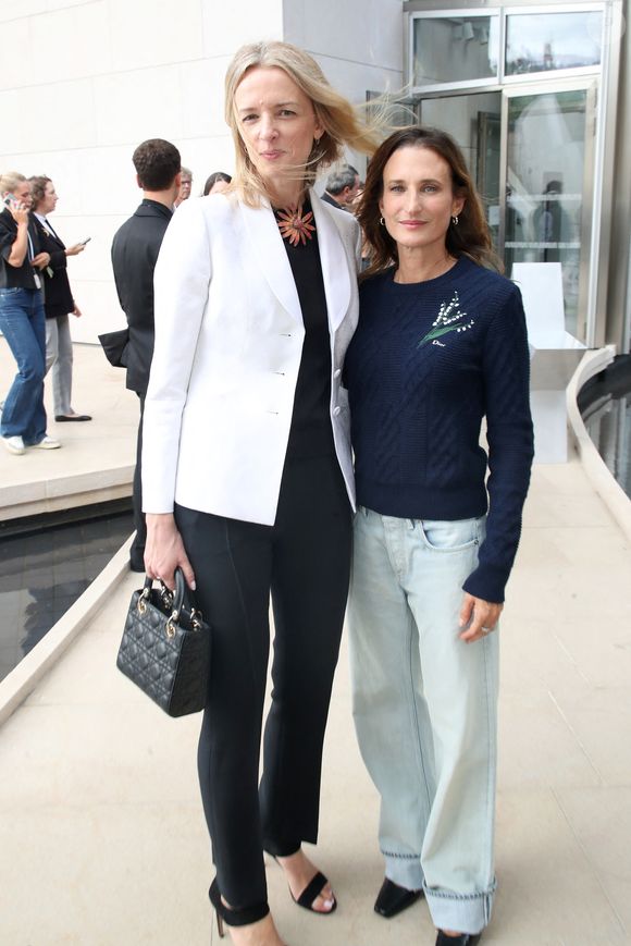 Delphine Arnault (Présidente du LVMH Prize) et Camille Cottin - LVMH Prize 2025 à la Fondation Vuitton à Paris le 02 Septembre 2025. 
© Bertrand Rindoff / Bestimage