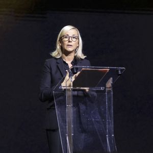 Laurence Ferrari lors d'une cérémonie organisée par le Conseil des institutions juives de France (CRIF) en hommage aux victimes des attentats du Hamas du 7 octobre 2023 contre Israël, à l'occasion du premier anniversaire de l'événement, à Paris, le 7 octobre 2024. 

© Jack Tribeca / Bestimage