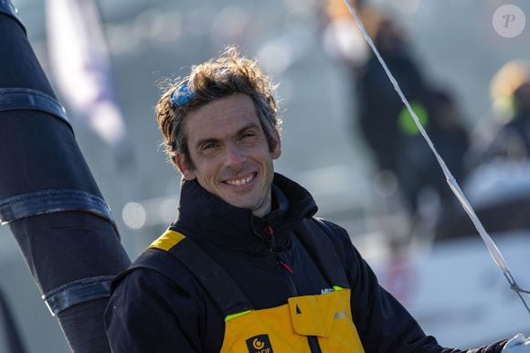 À son arrivée aux Sables-d’Olonne, Charlie Dalin a été obligé d'attendre avant d’amarrer

Le skipper de Macif Charlie Dalin remporte la dixième édition du tour du monde en solitaire Vendée Globe en pulvérisant le record de l’épreuve en 64 jours, 19 heures 22 minutes et 49 secondes aux Sables-d'Olonne, France, le 14 janvier 2025. © Alexis Courcoux/Psnewz/Bestimage