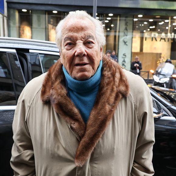 Dans un entretien accordé à "Gala" en 2023, l'ex pensionnaire de "La Ferme Célébrités" avouait avoir réduit la voilure niveau dépenses. 

Massimo Gargia assiste au défilé Stephane Rolland Haute Couture Printemps/Été 2024 dans le cadre de la semaine de la mode de Paris le 23 janvier 2024 à Paris, France. Photo de Nasser Berzane/ABACAPRESS.COM