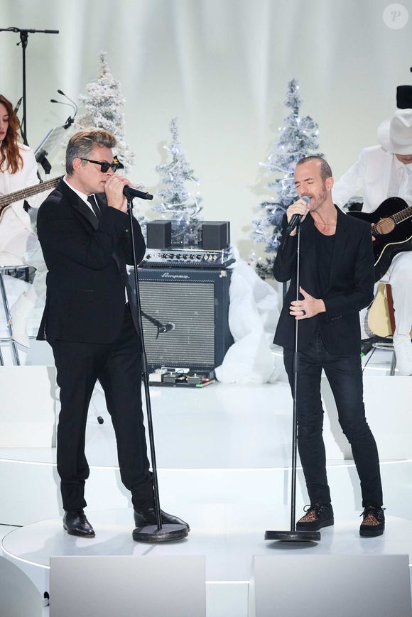 Benjamin Biolay et Calogero lors de l'enregistrement d'un Grand show de Noël "Christmas Show" imaginé par B.Biolay avec une pléiade d'artistes prestigieux au Casino de Paris, France, le 28 septembre 2022, diffusé sur Canal+, le 21 décembre 2022. © Cyril Moreau/Bestimage