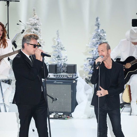 Benjamin Biolay et Calogero lors de l'enregistrement d'un Grand show de Noël "Christmas Show" imaginé par B.Biolay avec une pléiade d'artistes prestigieux au Casino de Paris, France, le 28 septembre 2022, diffusé sur Canal+, le 21 décembre 2022. © Cyril Moreau/Bestimage