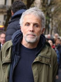 Stéphane Guillon installé dans un petit village en Haute-Corse dans une demeure avec 5 000 mètres carrés de terrain, au panorama sublime