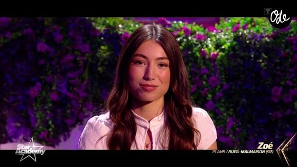 Elle a commencé le chant à 15 ans et écrit ses propres chansons.

Zoé fait partie de la nouvelle promotion de la "Star Academy". Capture d'écran TF1