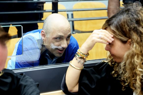 Cédric Jubillar arrive dans le box des accusés au tribunal d'Albi pour son procès pour meurtre par conjoint, le 22 septembre.

Photo : Dominique Jacovides / Bestimage