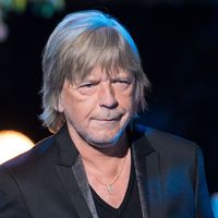 Renaud : cette petite école de la Drôme provençale où le chanteur se rend régulièrement après y avoir investi 150 000 euros, "Il vient en personne"