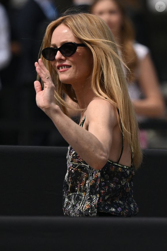 Vanessa Paradis - Arrivées au défilé de mode Chanel collection Haute Couture Automne/Hiver 2023/24 lors de la Fashion Week de Paris (PFW), à Paris, France, le 4 juillet 2023.