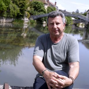 Exclusif - Pascal Bataille lors de la 37ème édition du salon du livre de Cosne-Cours-sur-Loire, France, le 1er juin 2025. © Cédric Perrin/Bestimage