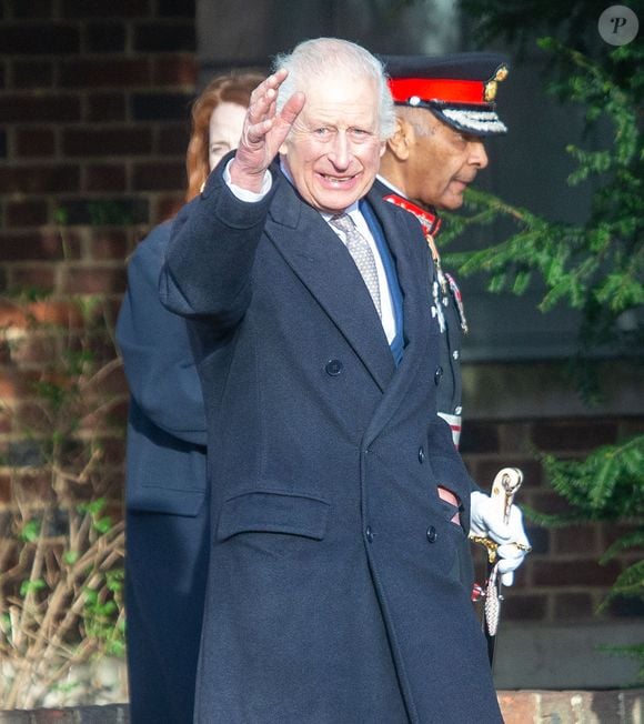 Et autant dire que les musiques qu'il y a mises ont étonné son grand fils
Le roi Charles III d'Angleterre et Camilla Parker Bowles, reine consort d'Angleterre, quittent l'exposition William Morris et Art From The Islamic World à Londres, le 20 décembre 2024.