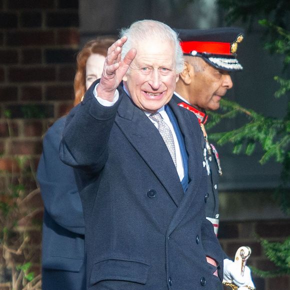 Et autant dire que les musiques qu'il y a mises ont étonné son grand fils
Le roi Charles III d'Angleterre et Camilla Parker Bowles, reine consort d'Angleterre, quittent l'exposition William Morris et Art From The Islamic World à Londres, le 20 décembre 2024.