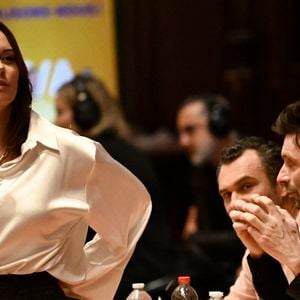 Exclusif - Julia Vignali (présentatrice) - Les acheteurs de l'émission télévisée "Affaire conclue" se mobilisent une fois de plus pour aider les enfants vivant sous le seuil de pauvreté lors de la vente aux enchères "Affaire for Life" organisée au profit de "Viva for Life" à l'hôtel de ville Bruxelles en Belgique le 29 novembre 2025. © Didier Lebrun / Photonews /Bestimage