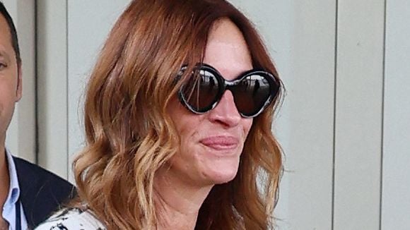 Vidéo : A la Mostra de Venise, Julia Roberts porte une tenue à l'effigie d'un homme et ce n'est pas son mari - Purepeople