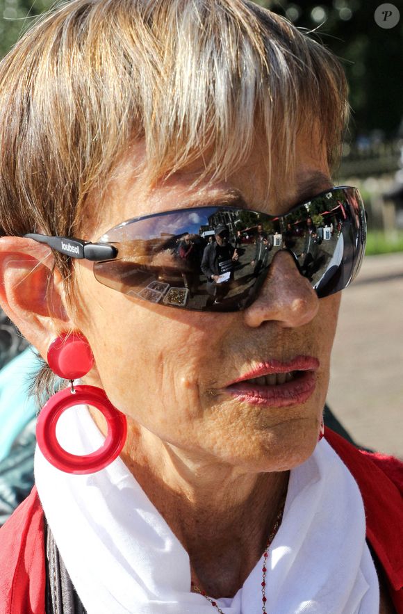 Le Mans (72) : Emission "24 h de RTL" au pied de la cathédrale Saint Julien. Isabelle Morini Bosc, journaliste francaise specialiste des medias qui officie a la fois a la radio et a la television et dans la presse ecrite - Photo par Gile M/ANDBZ/ABACAPRESS.COM
