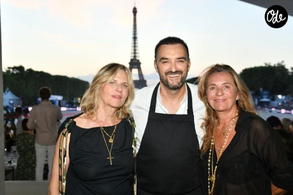 Exclusif - Virginie Coupérie-Eiffel, Coco Coupérie-Eiffel avec Cyril Lignac dans l’espace VIP “le Pavillon Eiffel,” lors de la 12ème édition Longines Paris Eiffel Jumping au pied de la Tour Eiffel sur le Champ-de-Mars à Paris, France le 20 juin 2026.
© Perusseau / Veeren / Bestimage