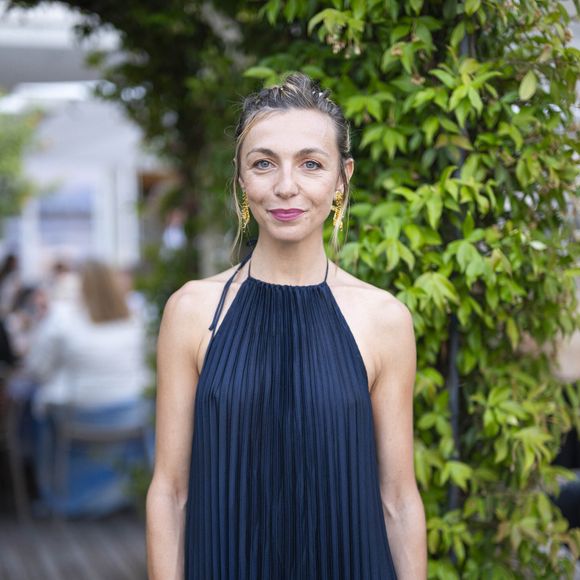 L'occasion pour la comédienne de revenir sur une période particulièrement compliquée de sa carrière, marquée par des critiques parfois très virulentes sur les réseaux sociaux. 

Exclusif - Amélie Etasse - Soirée en collaboration avec la marque de Rhum de JoeyStarr « Carnival » au restaurant Neptune à Monaco lors du 64ème Festival de Télévision de Monte Carlo le 14 juin 2025.
© Pierre Perusseau / Osuna / Bestimage
