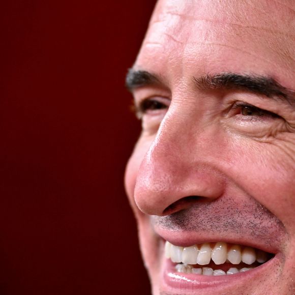 Exclusif - Jean Dujardin, ému, au cinéma Jean Paul Belmondo à Nice, le 7 octobre 2025, où il a rendu hommage à son idole alors qu'il était avec le réalisateur Jan Kounen et l'actrice Marie Josée Croze, pour présenter en avant première, le film L'homme qui retrécit.
© Bruno Bebert / Bestimage