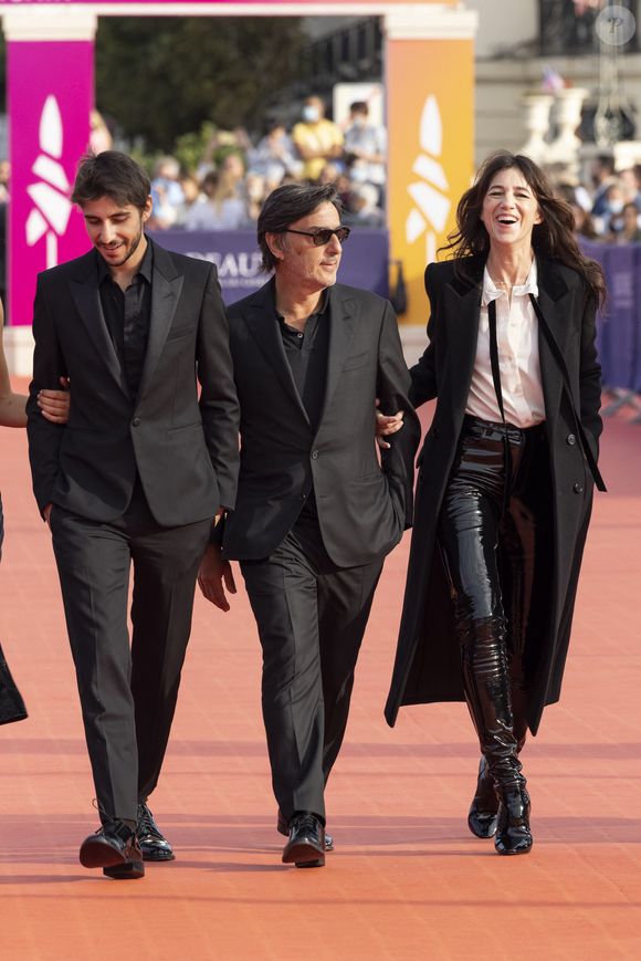 Ben Attal, Yvan Attal et Charlotte Gainsbourg ( présidente du jury) - Première du film "Les choses humaines" lors de la 47éme édition du Festival du Cinéma Américain de Deauville le 11 septembre 2021. © Olivier Borde / Bestimage