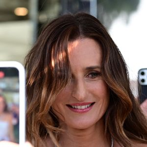 L’actrice privilégie des techniques anti-âge douces et non invasives.

Camille Cottin à la sortie de l'hôtel Marriott lors du 79ème Festival International du Film de Cannes (12 - 23 mai 2026), le 15 mai 2026. © Romain Doucelin / Bestimage