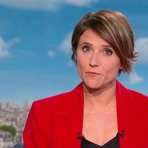 Mélanie Taravant, joker de Julian Bugier au journal télévisé de 13 heures sur France 2, lundi 20 octobre 2025.