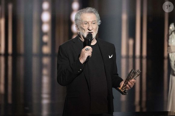 Eddy Mitchell reçoit un prix d'honneur d'Alain Souchon lors des 40èmes Victoires De La Musique à La Seine Musicale le 14 février 2025 à Boulogne-Billancourt, France. Photo by David NIVIERE/ABACAPRESS.COM