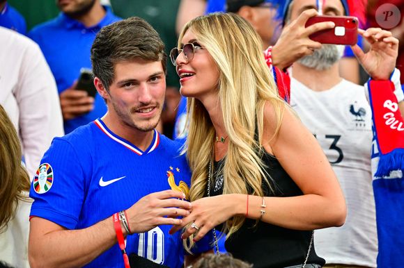 Et pour cause l'été dernier, son fils unique Dylan Deschamps a demandé en mariage sa compagne de longue date Mathilde Cappelaere !

Dylan Deschamps et sa fiancée Mathilde Cappelaere dans les tribunes de la demi-finale du Championnat d'Europe de football (Euro 2024) entre l'Espagne et la France (2-1) à Munich, Allemagne, le 9 juillet 2024. © Bestimage