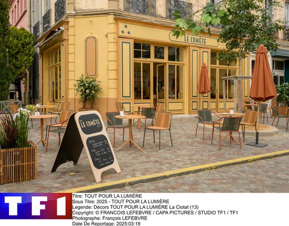 Il incarne le personnage d'Eric Verzeroli, un passionné de musique qui a grandi à la Ciotat, et qui tient le café situé en face du Studio Lumière. 

Image officielle de la nouvelle série de TF1, "Tout pour la lumière".