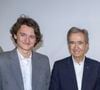 La famille Arnault fait partie de la fierté française. Bernard Arnault, fondateur de LVMH, n'a de cesse de faire rayonner la France à l'international.
Jean Arnault et Bernard Arnault au Greeting du défilé de mode féminine Dior printemps-été lors de la Fashion Week de Paris (PFW), à Paris, France © Olivier Borde/Bestimage