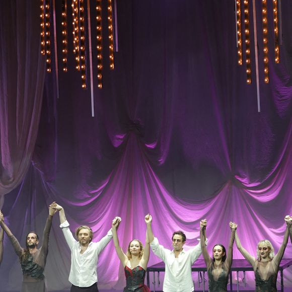 - Exclusif - Guilhem Valayé, Céleste Hauser et Benjamin Siksou - Générale du spectacle musical "Les Souliers Rouges" au Casino de Paris, le 24 janvier 2025.
"Les Souliers Rouges" est un conte musical produit par Marc Lavoine et son compositeur attitré Fabrice Aboulker d'après le conte "Les Chaussons Rouges" de Hans Christian Andersen.
© Guirec Coadic/Bestimage