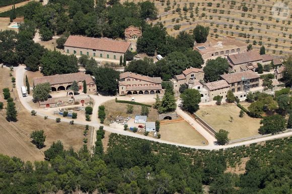 Vue aérienne du château de Miraval, propriété de Brad Pitt et anciennement d'Angelina Jolie à Correns, France, le 10 août 2012. Photo Abaca