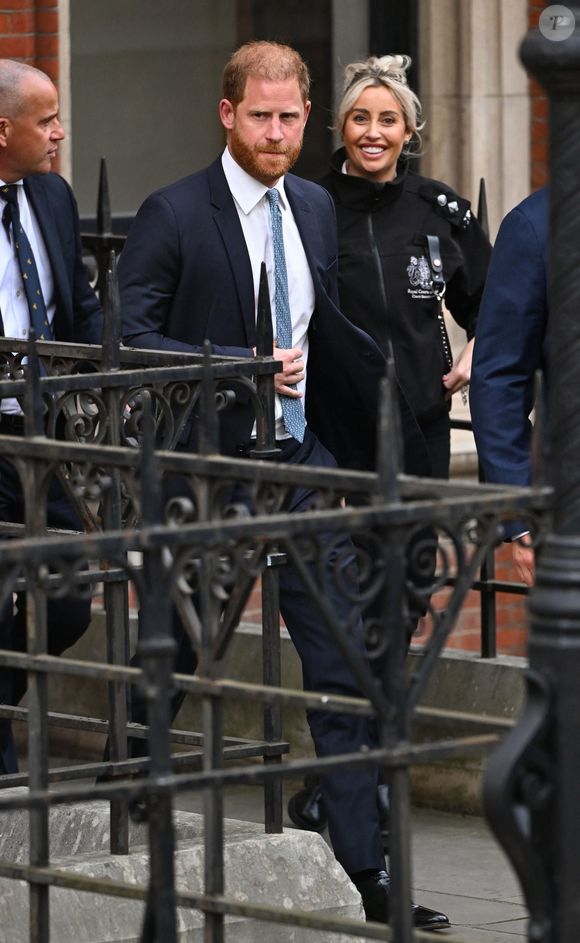 Le prince Harry, duc de Sussex, est de retour à Londres pour faire appel d'une décision de la Haute Cour sur la question de savoir s'il a droit à des gardes du corps armés payés par le contribuable, à Londres, Royaume Uni, le 8 avril 2025. Backgrid UK/ Bestimage