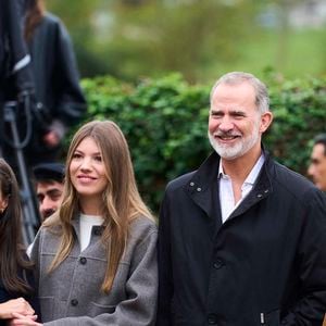 Le roi Felipe VI et la reine Letizia d'Espagne, La princesse Leonor, L'infante Sofia d'Espagne visitent Valdesoto, récompensé du Prix de la Ville Exemplaire des Asturies 2025, le 25 octobre 2025.

Photo :  Zuma Press / Bestimage