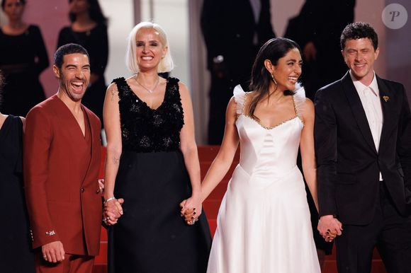 Tahar Rahim, Julia Ducournau, Golshifteh Farahani, Finnegan Oldfield - Montée des marches du film « Alpha » lors du 78ème Festival International du Film de Cannes, au Palais des Festivals à Cannes. Le 19 mai 2025
© Jacovides-Moreau / Bestimage