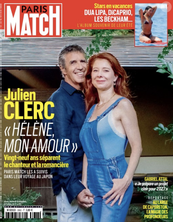 Julien Clerc et sa femme Hélène Grémillon en couverture de "Paris Match", numéro du 28 août 2025.