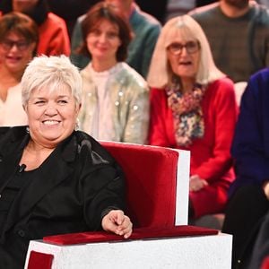 Elle qui était apparue en fauteuil roulant lors d'un concert des Enfoirés.

Exclusif - Mimie Mathy et Michel Drucker - Enregistrement de l'émission Vivement dimanche au studio Rive Gauche à Paris, présentée par Michel Drucker et diffusée le 9 février sur France 3. © Guillaume Gaffiot/Bestimage