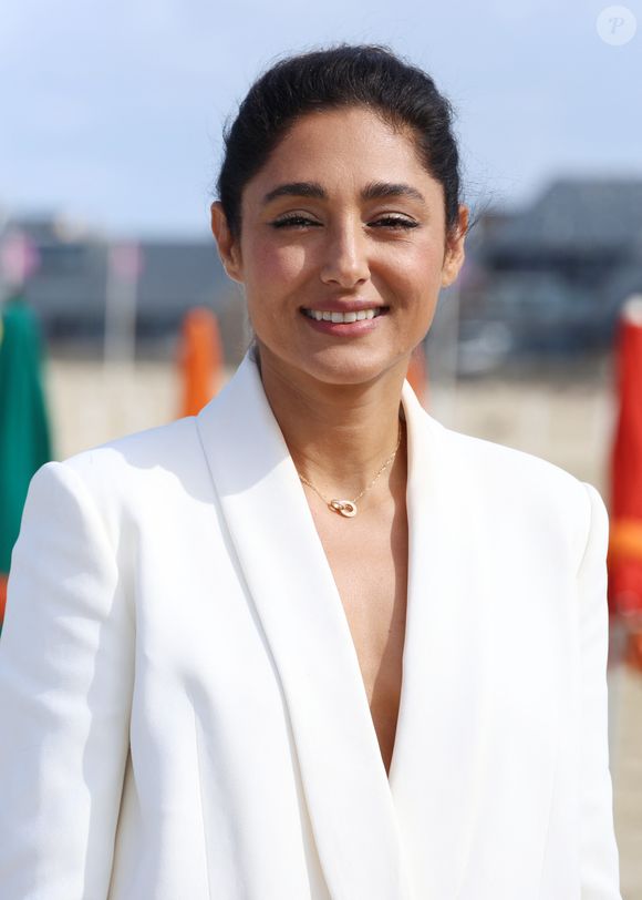 La présidente des membres du jury Golshifteh Farahani lors du photocall des membres du jury lors du 51e Festival du Cinéma Américain de Deauville le 8 septembre 2025. © Denis Guignebourg/Bestimage