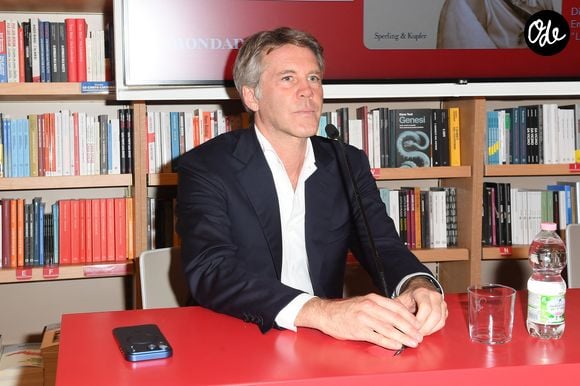 Le prince Emmanuel-Philibert de Savoie présente son livre "La Regina di Maggio" (La reine de mai) à la librairie Mondadori à Rome le 10 juin 2026