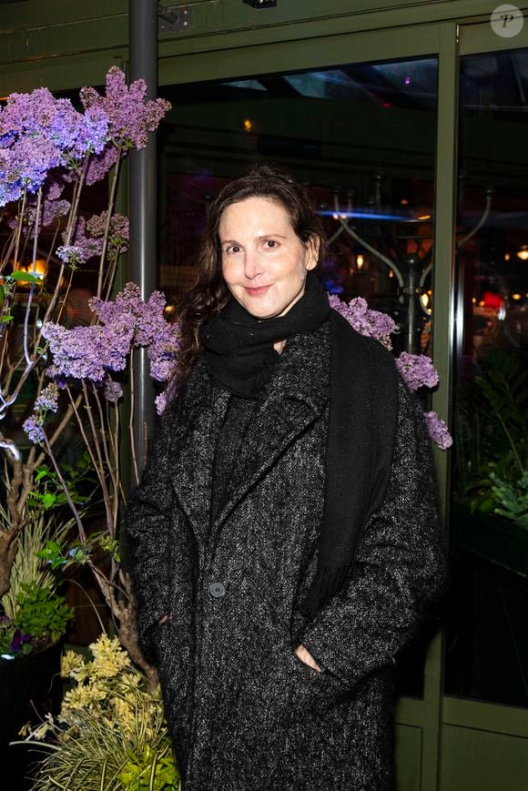 Justine Lévy pose lors de la remise du prix littéraire "La Closerie des Lilas" à la Closerie des Lilas à Paris, le 18 avril 2023. Le prix littéraire de la Closerie des Lilas a été décerné à la romancière Y. Ghata pour "Le Testament du prophète".
 © Pierre Perusseau/Bestimage
