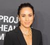 Le défi : rester chic et respecter le dress code tout en choisissant des matières respirantes et des coupes légères.

 Le prince Harry, duc de Sussex et Meghan Markle, duchesse de Sussex, lors du 3ème gala annuel du projet "Healthy Minds" aux Spring Studios à New York, le 9 octobre 2025.

 Zuma Press / Bestimage