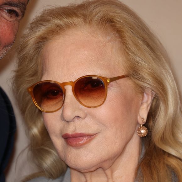Sylvie Vartan, Françoise Hardy, Serge Reggiani et beaucoup d'autres

Sylvie Vartan assiste à la première de " Ma Mere, Dieu et Sylvie Vartan " au Pathe Palace à Paris le 17 mars 2025, France. Photo par Jerome Domine/ABACAPRESS.COM