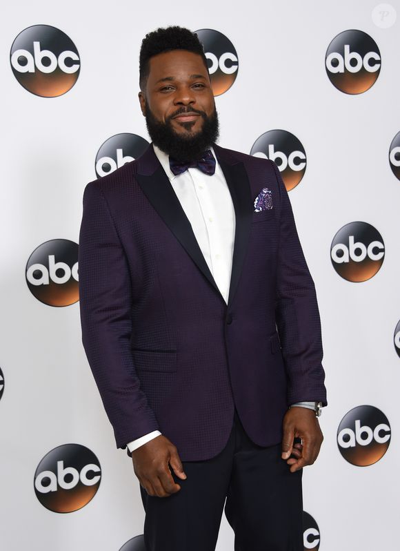 Au-delà de ce rôle, il avait une carrière riche incluant musique, doublage, réalisation et production.

Décès - Malcolm-Jamal Warner, qui jouait le fils Theo dans The Cosby Show, décède à 54 ans - Malcolm-Jamal Warner - Les célébrités arrivent à la soirée ABC à Beverly Hills le 6 aout 2017.
© Chris Delmas / Bestimage 
Disney ABC summer press tour 2017 held at the Beverly Hilton hotel. August 6, 2017
