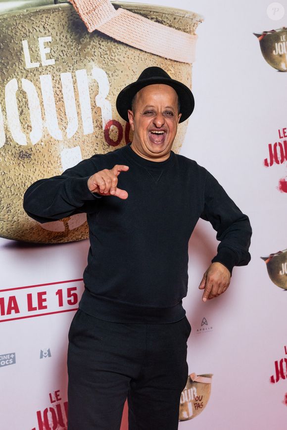 Toutefois, il est bien né prématuré au Maroc avec de très graves problèmes respiratoires.

Booder - Première du film "Le Jour J" à Paris, le 9 octobre 2025.
© Julien Sarkissian/Bestimage
