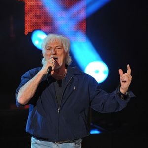 Hugues Aufray se produit dans l'émission de France 3 300 Chœurs Pour La Vie à La Plaine St-Denis, près de Paris, France le 24 septembre 2012. Photo by Giancarlo Gorassini/ABACAPRESS.COM