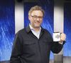 Touché par cette délicatesse, Arnaud Donckele plaisante alors sur les difficultés à obtenir une réservation pour une prochaine visite. 

Exclusif - Arnaud Donckele, sur le plateau de Clique présenté par M.Achour, et diffusé sur Canal + le 28 octobre 2025, à Paris, France, le 21 octobre 2025. © Jack Tribeca/Bestimage