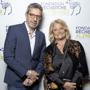 Ce dernier a d'ailleurs été choisi pour remplacer Michel Cymes et Marina Carrère d'Encausse au "Magazine de la santé.

Michel Cymes, Marina Carrère d'Encausse au photocall du concert du gala des 20 ans de la fondation Recherche Alzheimer "2 générations chantent pour la 3ème" à l'Olympia à Paris le 18 mars 2024.

© Cyril Moreau / Bestimage