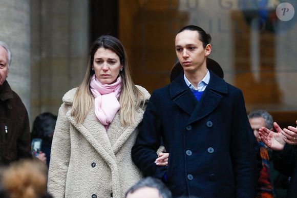 Louise et Antonin (enfants de Jean-Luc Petitrenaud) à la sortie des obsèques de Jean-Luc Petitrenaud en l'église Saint-Pierre-du-Gros-Caillou à Paris, France, le 17 janvier 2025. © Christophe Clovis/Bestimage