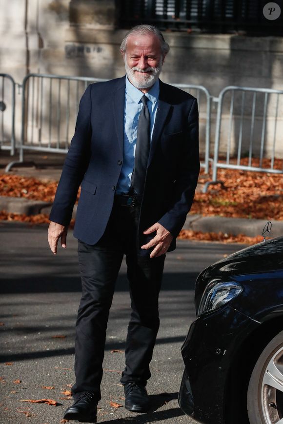 Francis Huster - Arrivées à l'enregistrement de l'émission "Vivement Dimanche" présentée par M. Drucker et qui sera diffusée le 8 octobre 2023 sur France 3, au studio Gabriel à Paris, France, le 03 octobre 2023. © Christophe Clovis / Bestimage