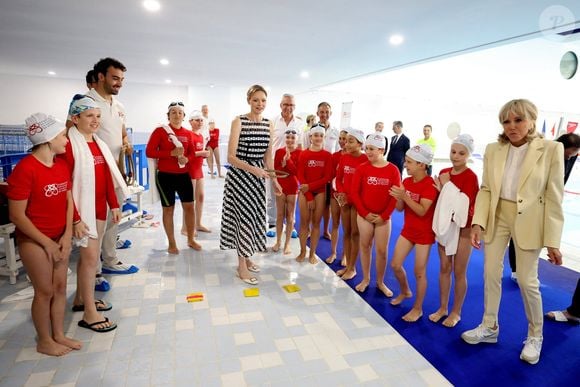 La princesse Charlène de Monaco, Brigitte Macron lors de l'opération Water Safety Day à la piscine du stade Louis II à Monaco le 8 juin 2025.
© Dominique Jacovides / Bestimage