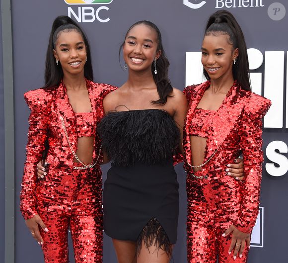 D'après le magazine People, ces révélations auraient choqué Jessie, D'Lila et Chance, les trois filles de P.Daddy présentes dans la salle d'audience. Les jeunes filles toutes âgées de 18 ans l'auraient quittée contrairement à leurs autres frères Quincy, Justin et Christian qui ont écouté l'intégralité des autres témoignages.


Chance Combs with Sisters Jessie James Combs et D'Lila Combs au photocall de la soirée des "Billboard Music Awards 2022" à Las Vegas, le 15 mai 2022. (Broadimage / Bestimage).